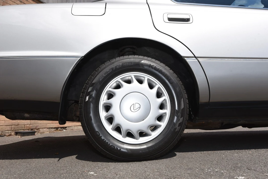 1992 Lexus LS 1st Gen - Image 23 of 30