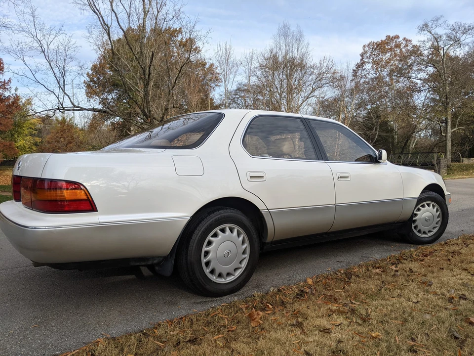 1992 Lexus LS 1st Gen - Image 17 of 31
