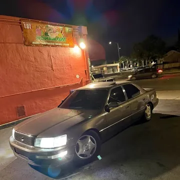1992 Lexus LS400