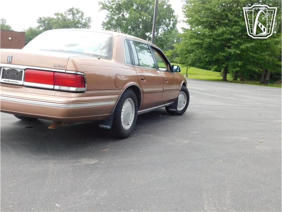 1992 Lincoln Continental 8th Gen - Image 16 of 31