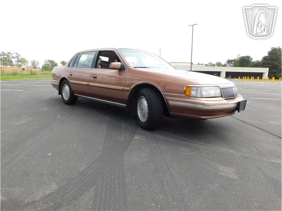 1992 Lincoln Continental 8th Gen - Image 22 of 31