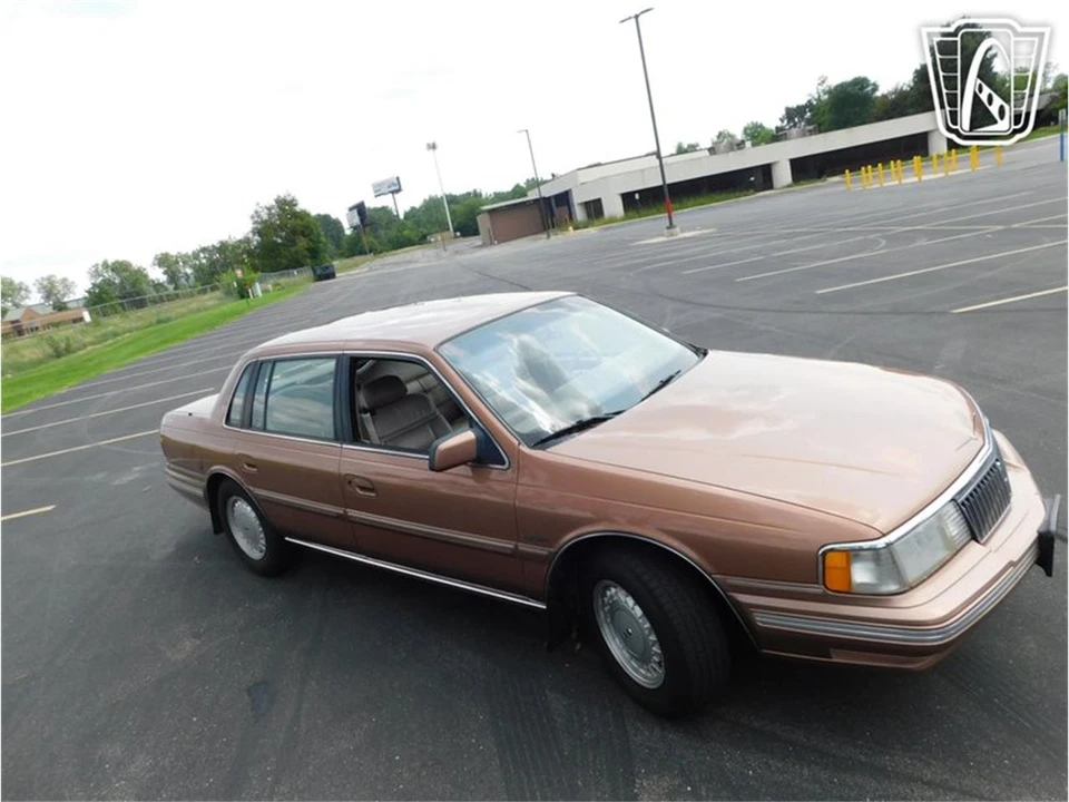 1992 Lincoln Continental 8th Gen - Image 24 of 31