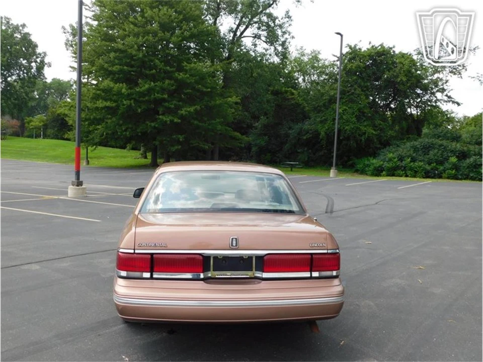 1992 Lincoln Continental 8th Gen - Image 14 of 31