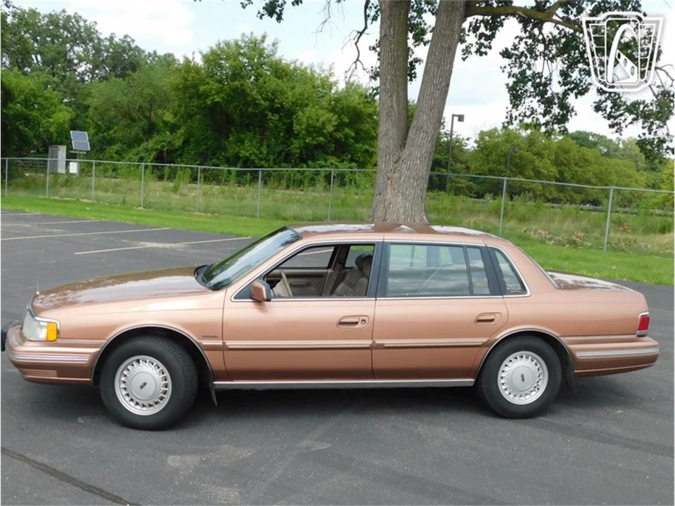1992 Lincoln Continental 8th Gen - Image 9 of 31