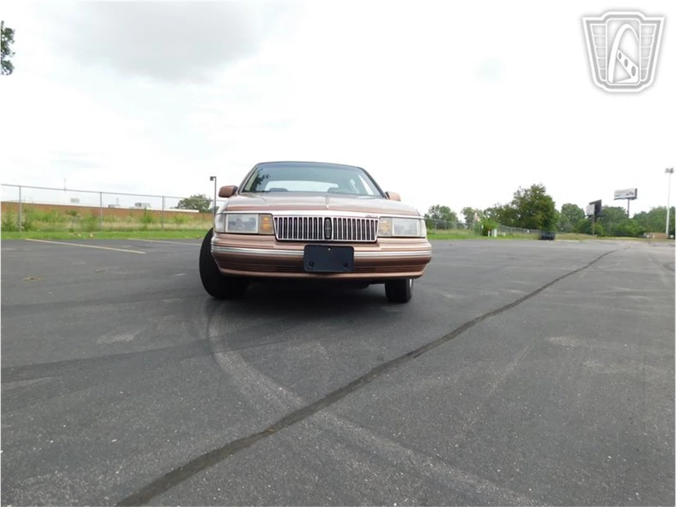 1992 Lincoln Continental 8th Gen - Image 25 of 31