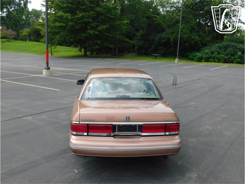 1992 Lincoln Continental 8th Gen - Image 15 of 31