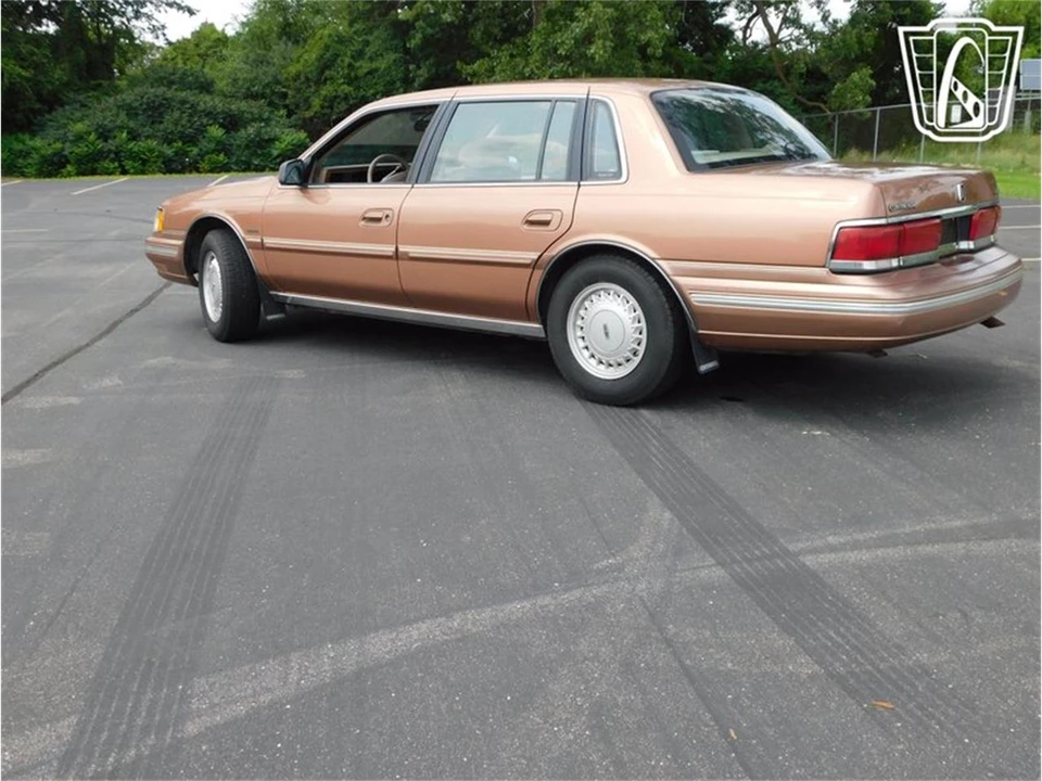 1992 Lincoln Continental 8th Gen - Image 10 of 31