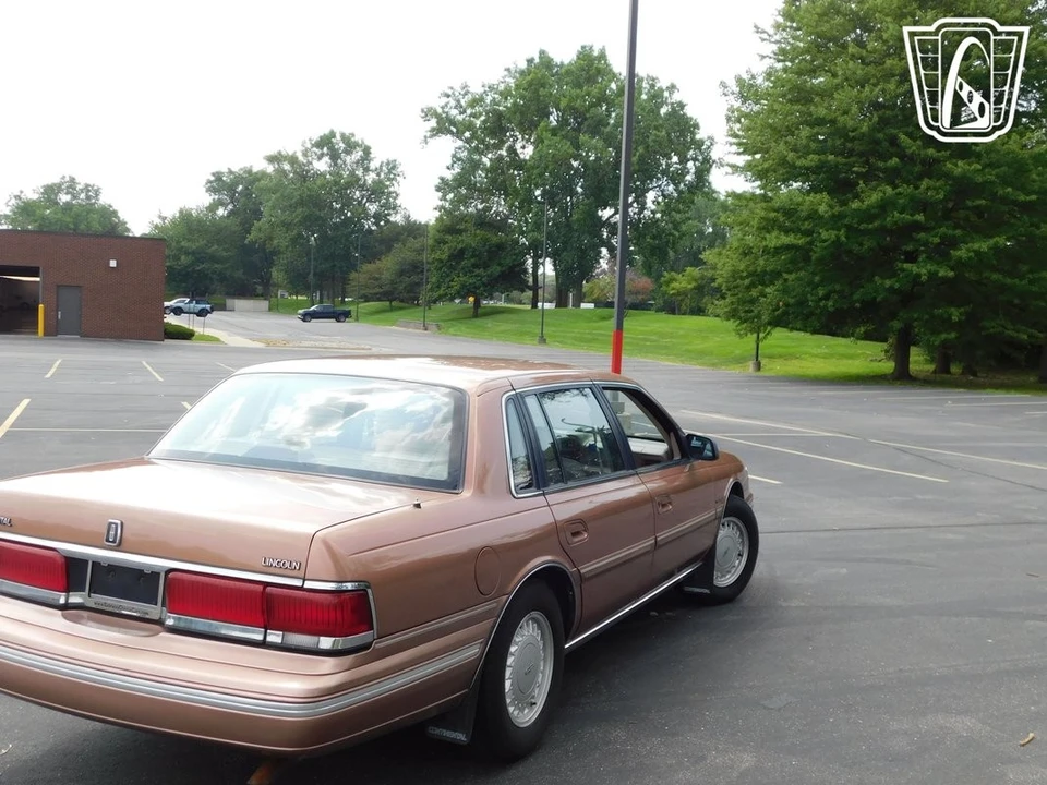 1992 Lincoln Continental 8th Gen - Image 18 of 31