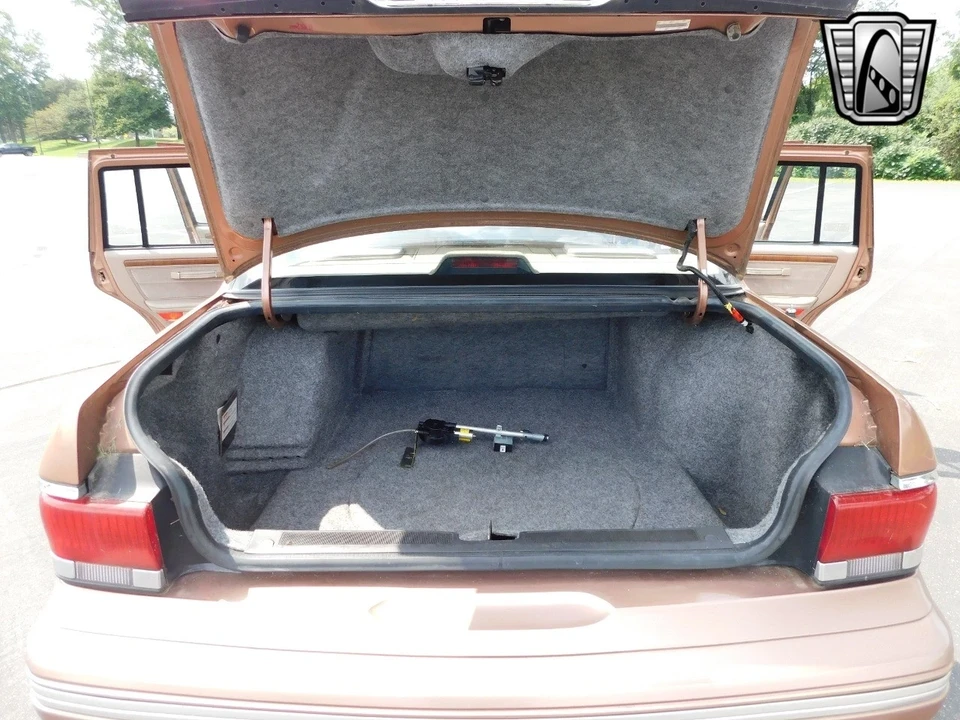 1992 Lincoln Continental 8th Gen - Image 15 of 21