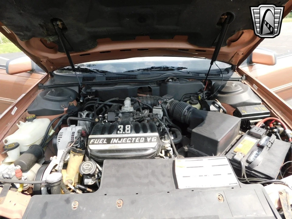1992 Lincoln Continental 8th Gen - Image 17 of 21