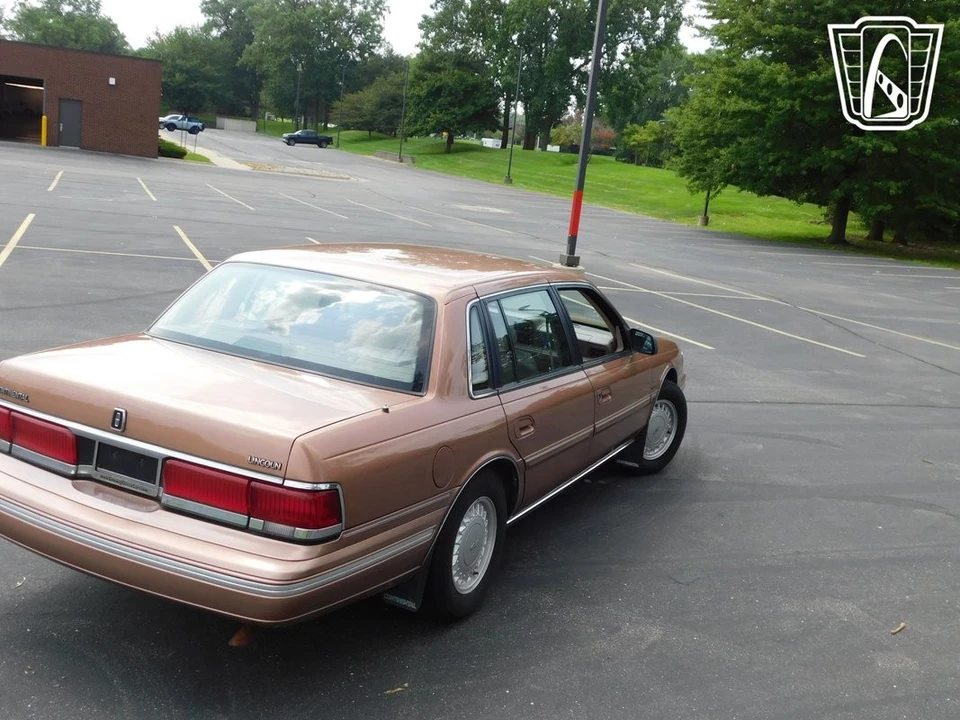 1992 Lincoln Continental 8th Gen - Image 19 of 31