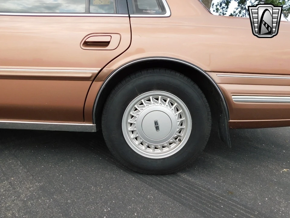 1992 Lincoln Continental 8th Gen - Image 8 of 21