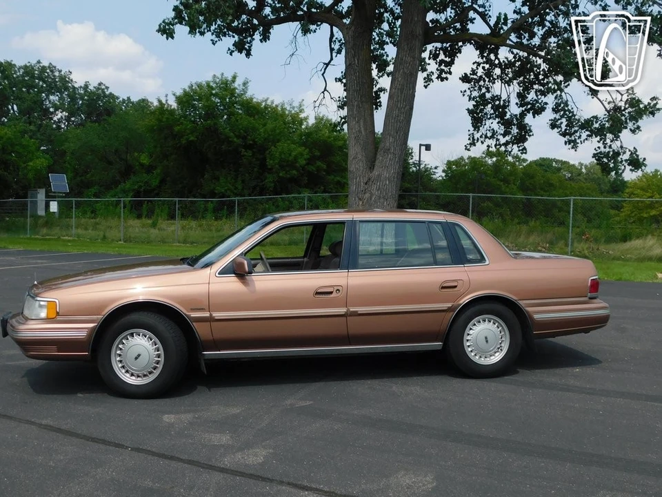 1992 Lincoln Continental 8th Gen - Image 9 of 31