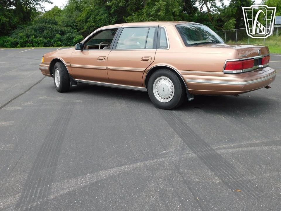 1992 Lincoln Continental 8th Gen - Image 11 of 31