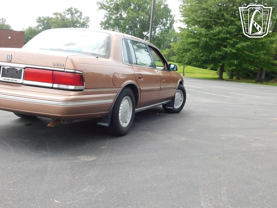 1992 Lincoln Continental 8th Gen - Image 17 of 31