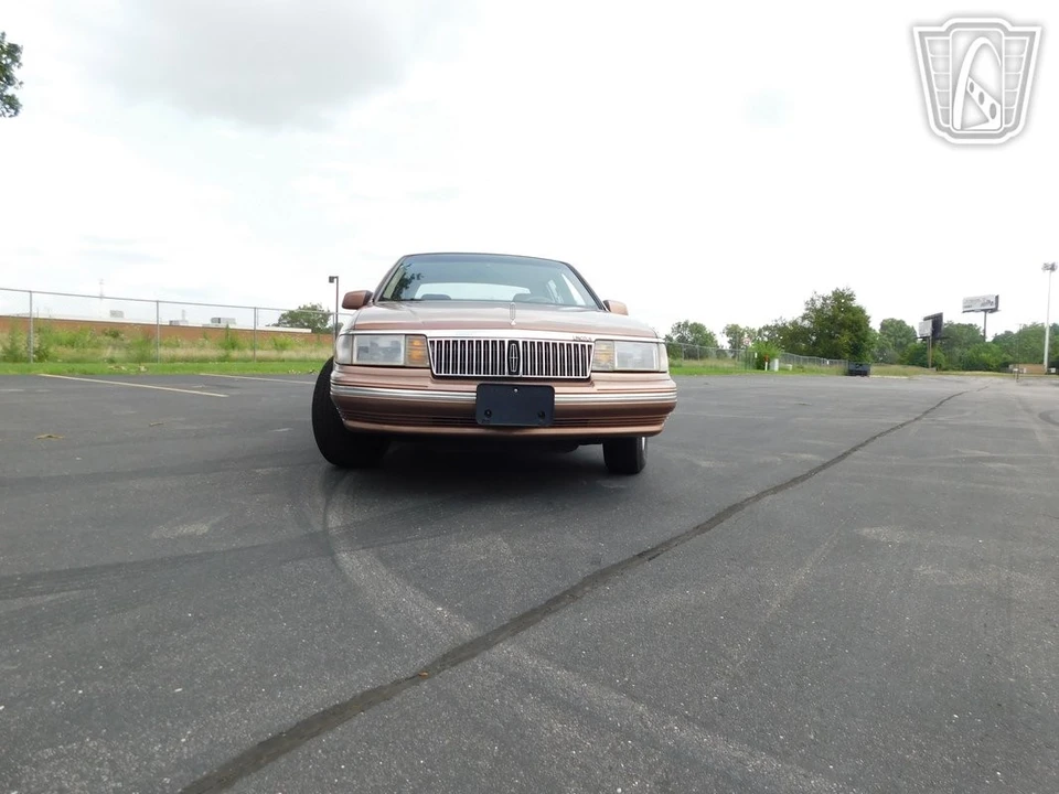 1992 Lincoln Continental 8th Gen - Image 26 of 31