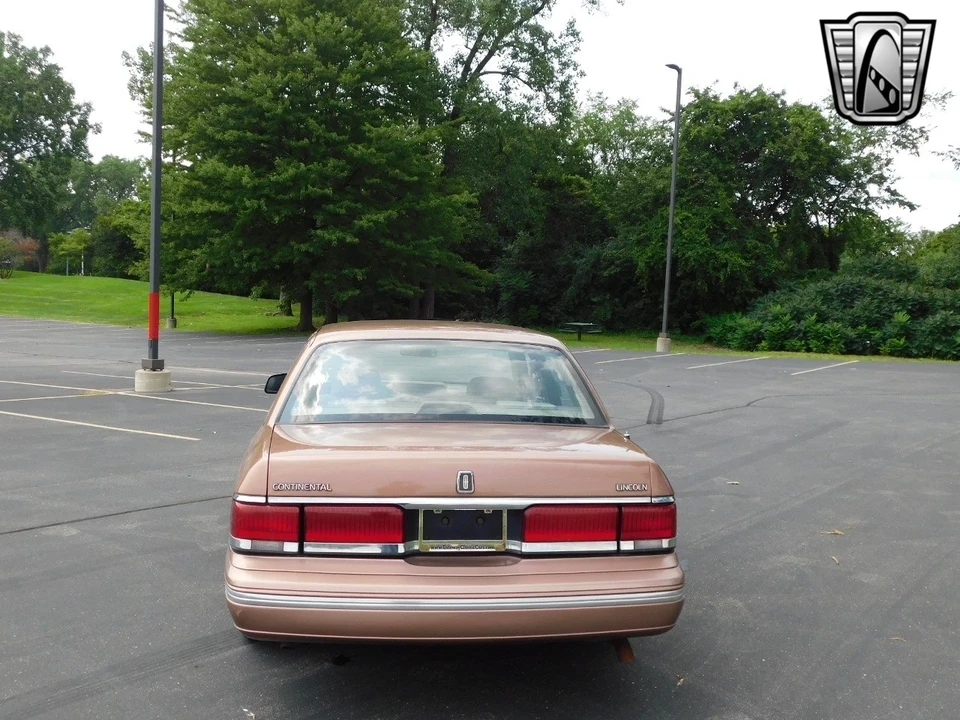 1992 Lincoln Continental 8th Gen - Image 4 of 21