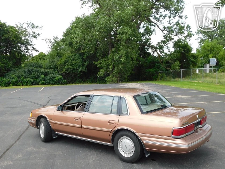 1992 Lincoln Continental 8th Gen - Image 13 of 31