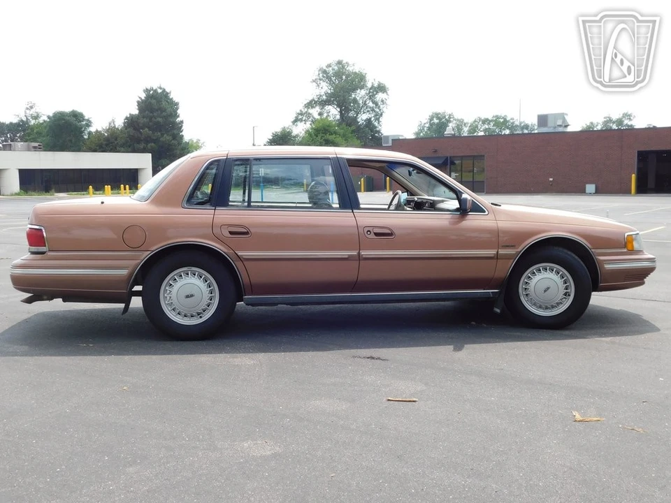 1992 Lincoln Continental 8th Gen - Image 20 of 31