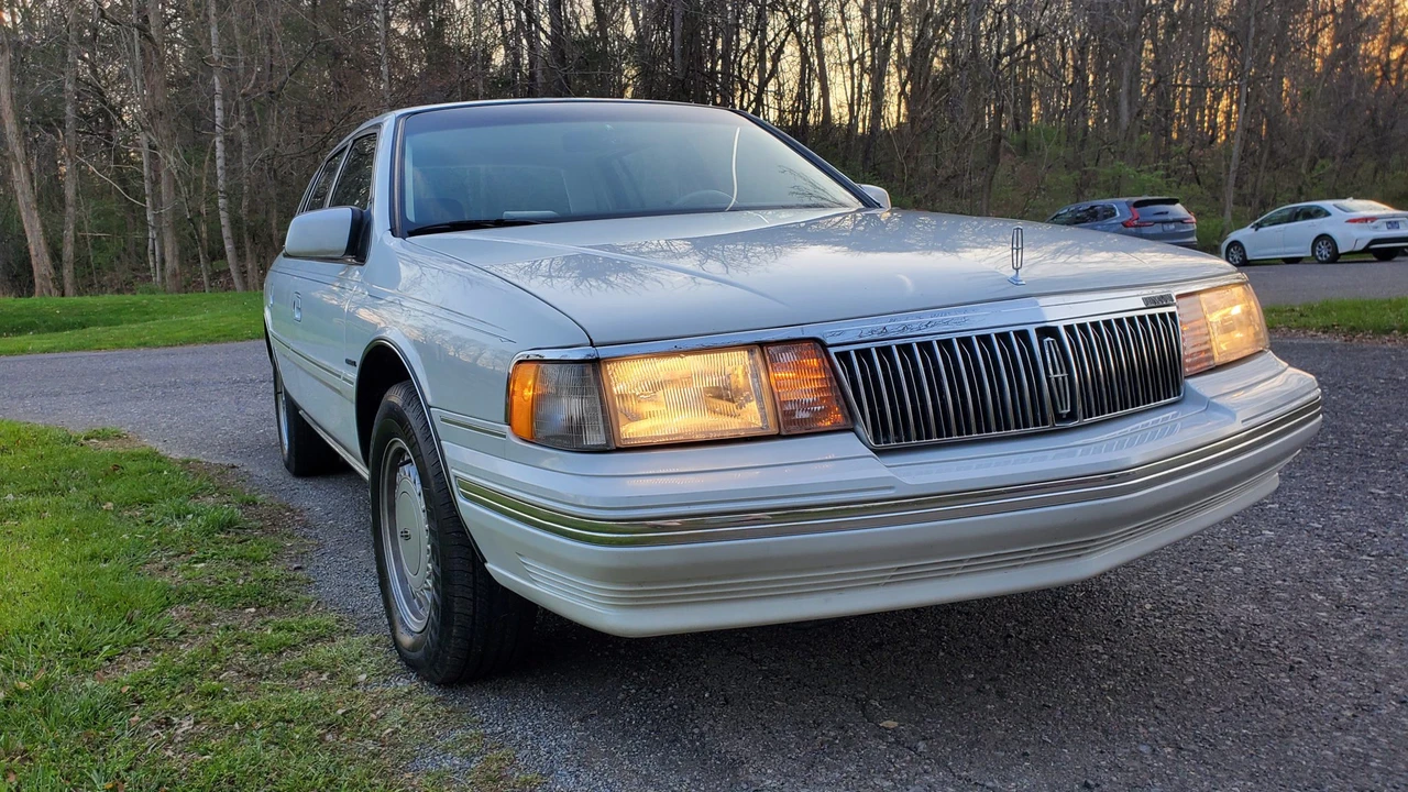 1992 Lincoln Continental 8th Gen - Image 25 of 31