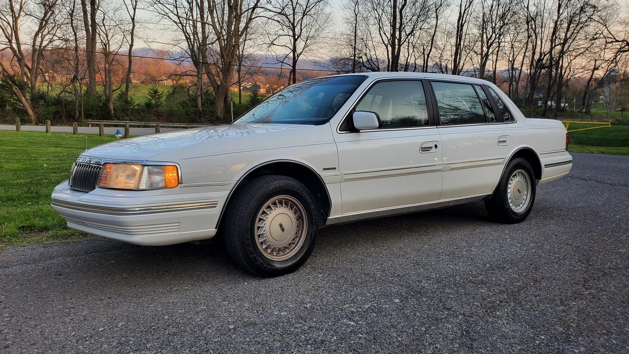 1992 Lincoln Continental 8th Gen - Image 29 of 31