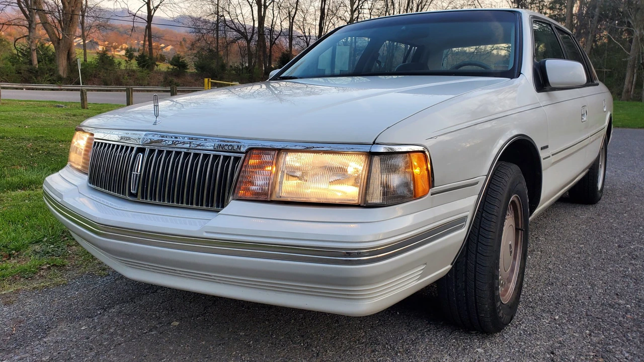 1992 Lincoln Continental 8th Gen - Image 28 of 31