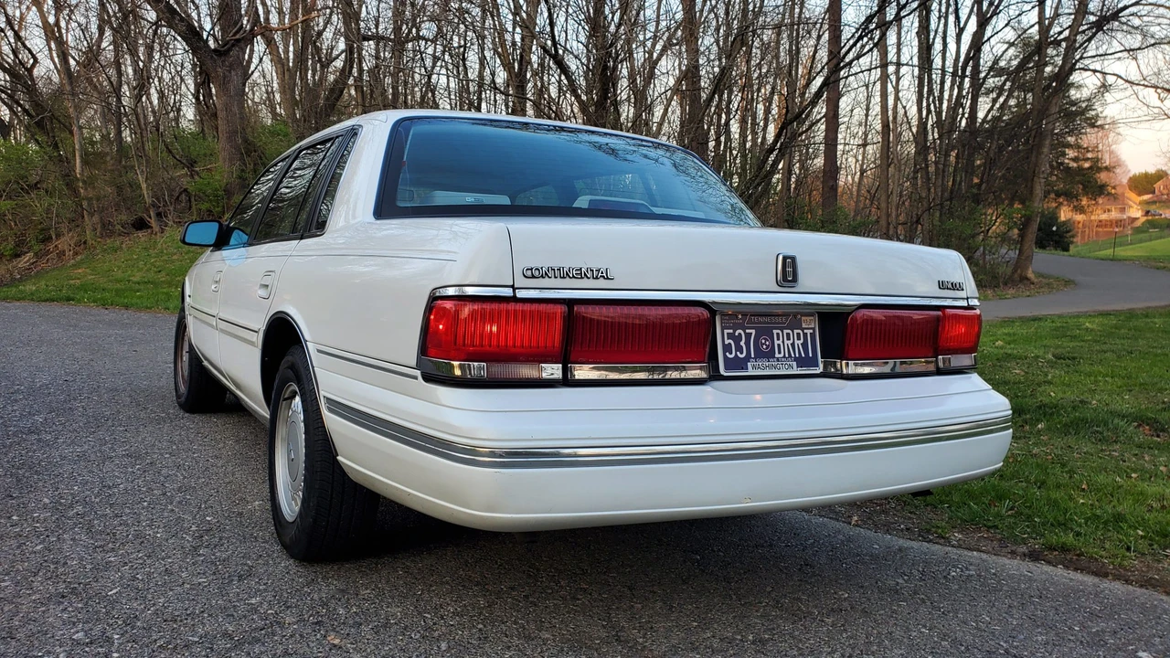 1992 Lincoln Continental 8th Gen - Image 30 of 31