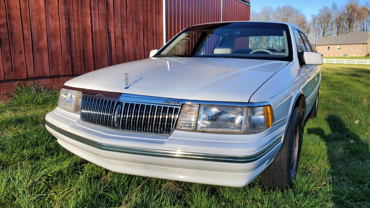 1992 Lincoln Continental 8th Gen - Image 2 of 31