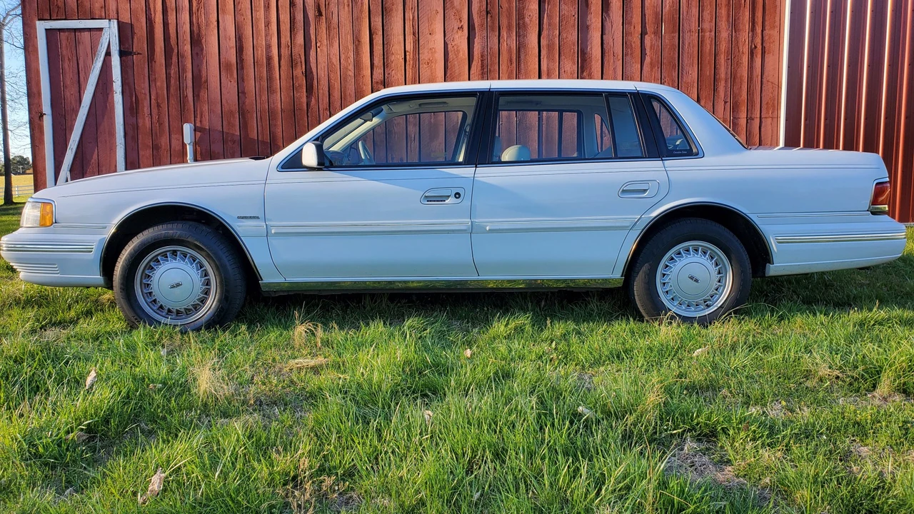 1992 Lincoln Continental 8th Gen - Image 10 of 31