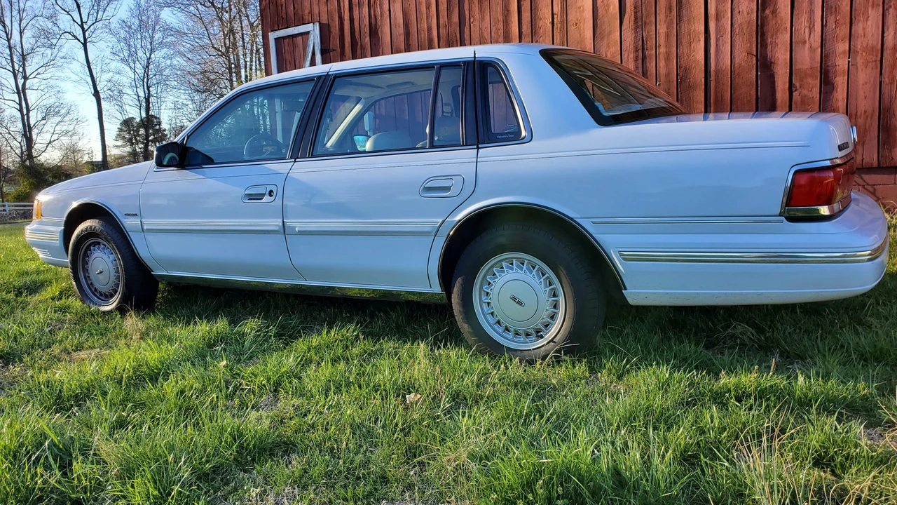 1992 Lincoln Continental 8th Gen - Image 11 of 31