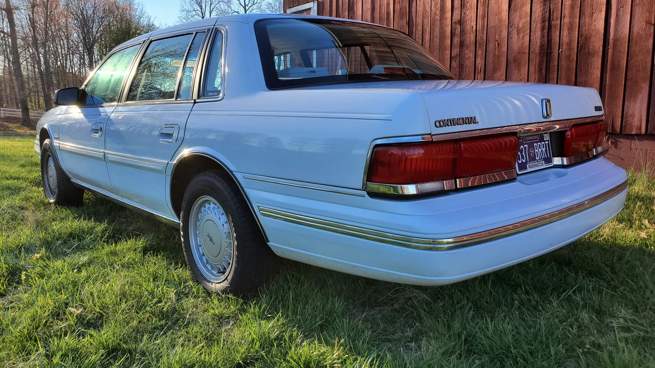 1992 Lincoln Continental 8th Gen - Image 12 of 31
