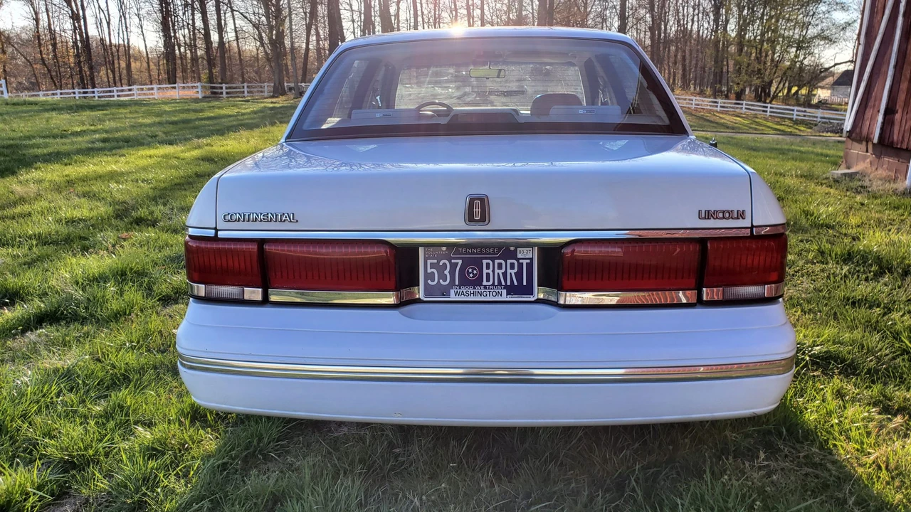 1992 Lincoln Continental 8th Gen - Image 13 of 31