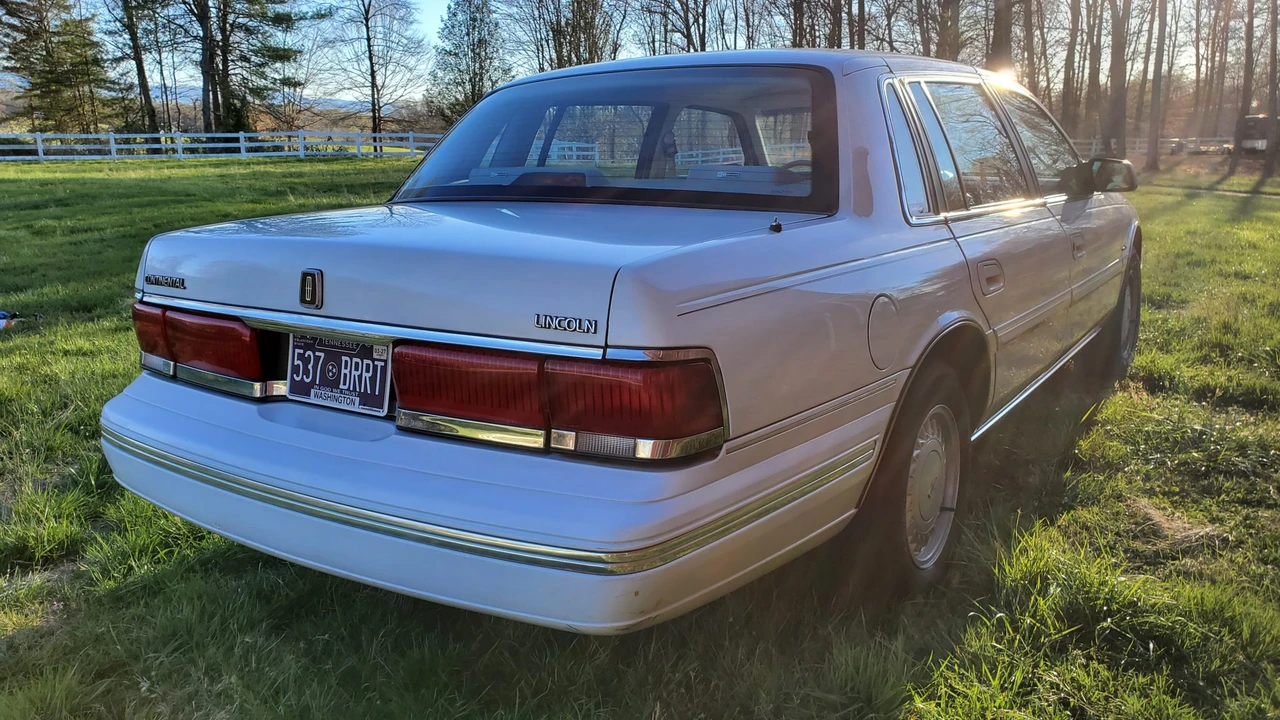 1992 Lincoln Continental 8th Gen - Image 15 of 31
