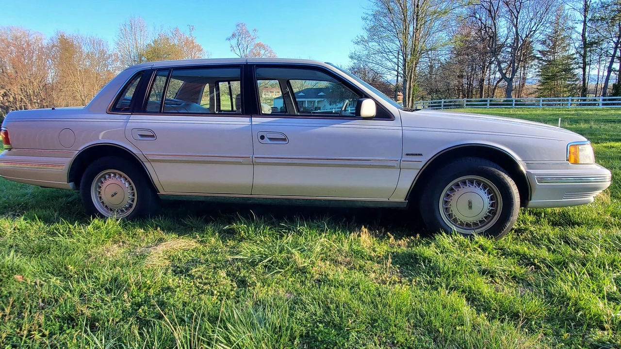 1992 Lincoln Continental 8th Gen - Image 18 of 31