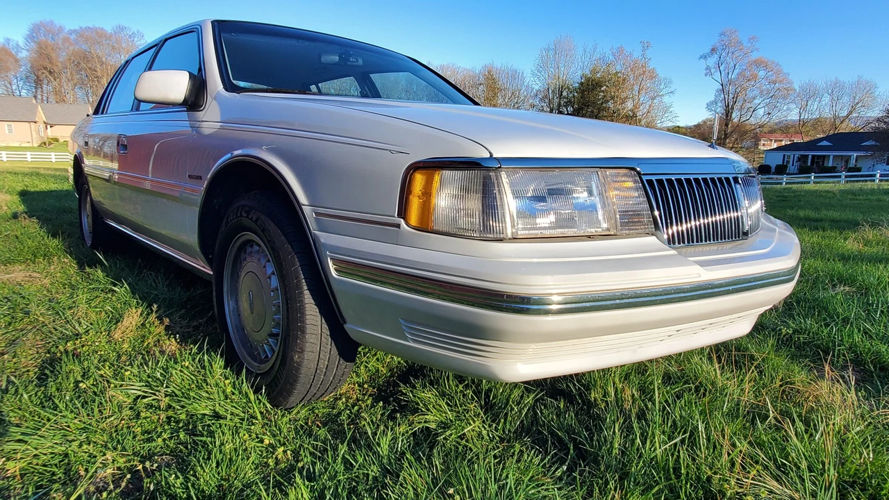 1992 Lincoln Continental 8th Gen - Image 21 of 31