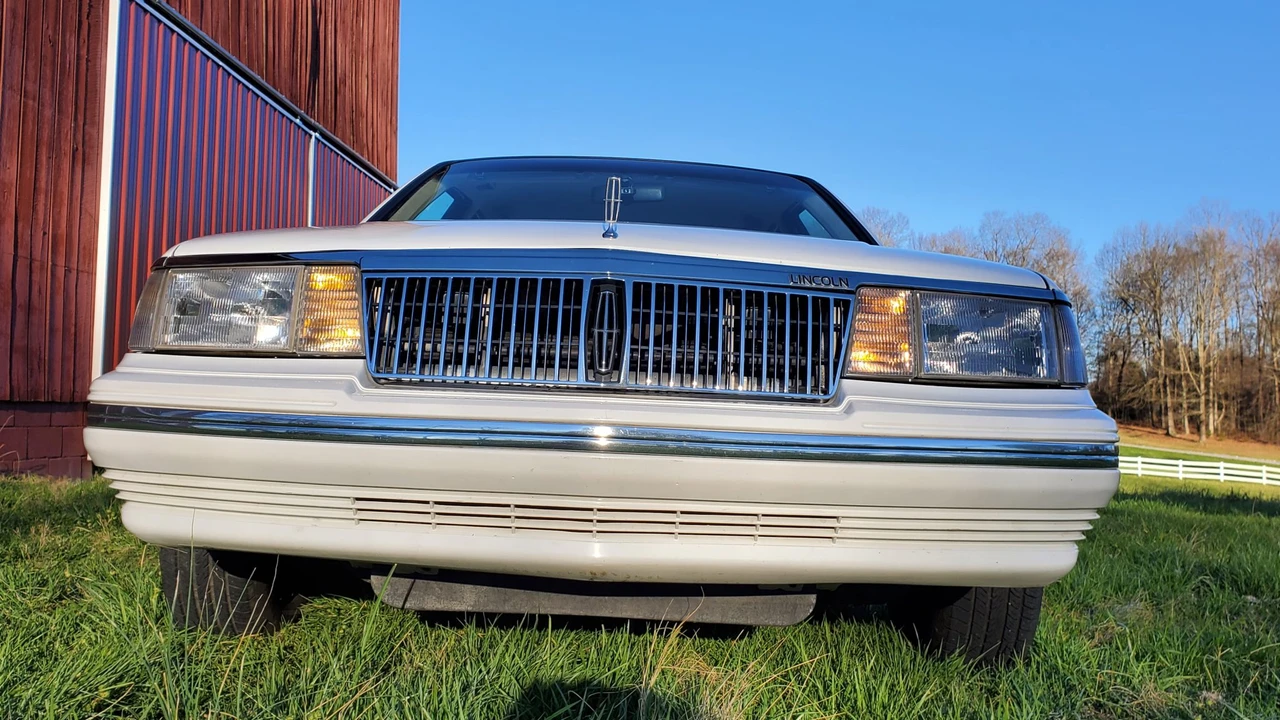 1992 Lincoln Continental 8th Gen - Image 24 of 31