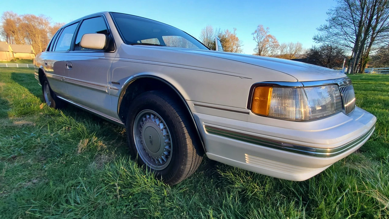 1992 Lincoln Continental 8th Gen - Image 20 of 31