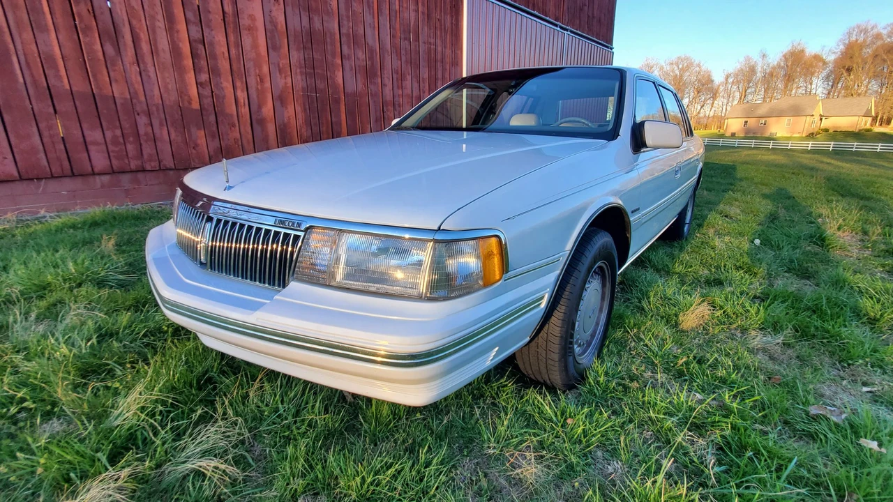 1992 Lincoln Continental 8th Gen - Image 8 of 31