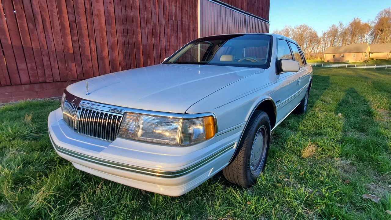 1992 Lincoln Continental 8th Gen - Image 7 of 31