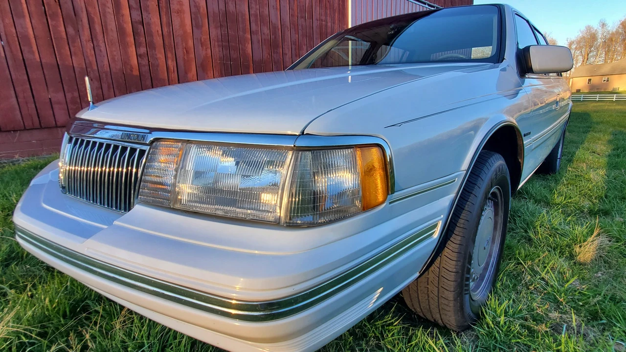 1992 Lincoln Continental 8th Gen - Image 4 of 31