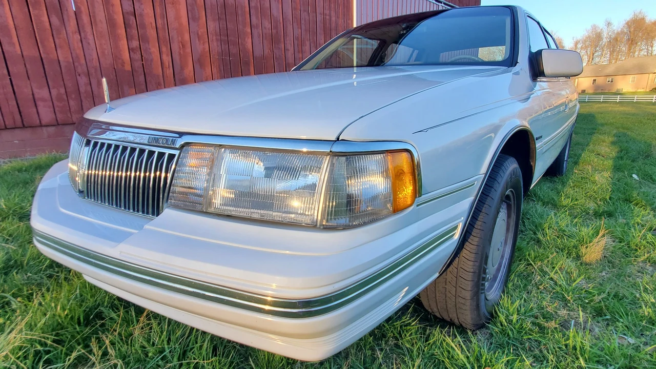 1992 Lincoln Continental 8th Gen - Image 3 of 31