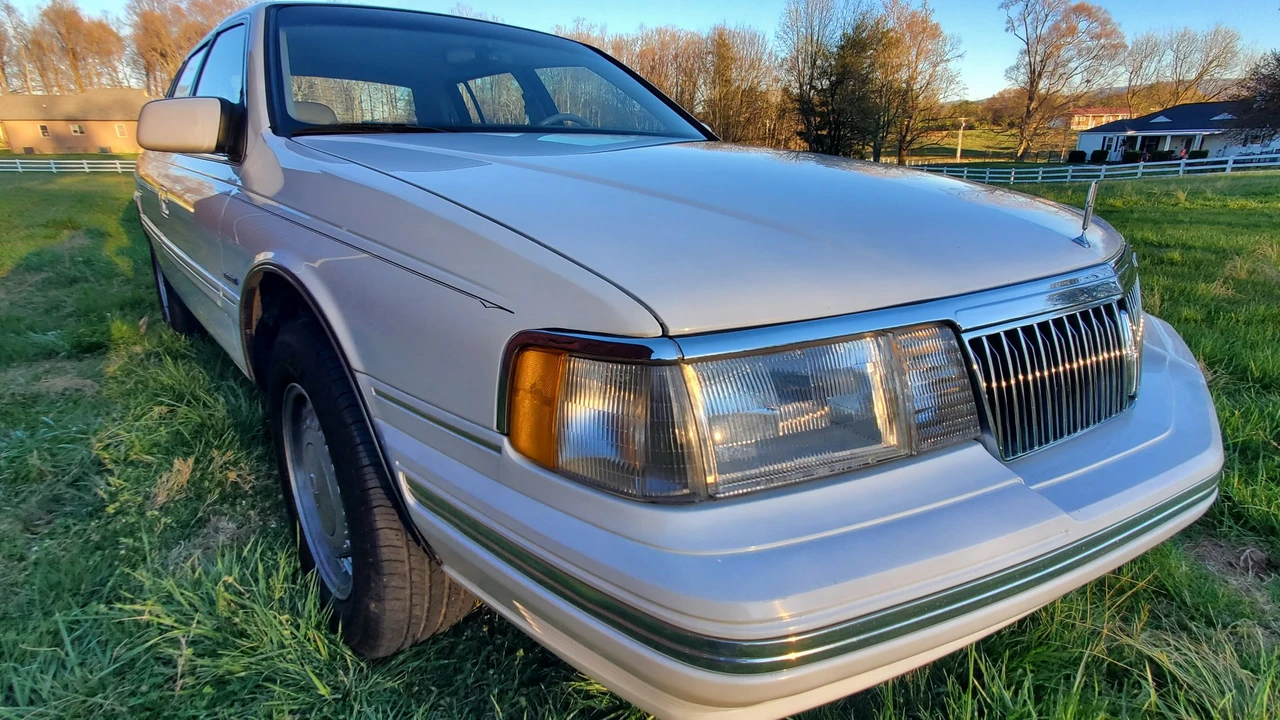 1992 Lincoln Continental 8th Gen - Image 22 of 31