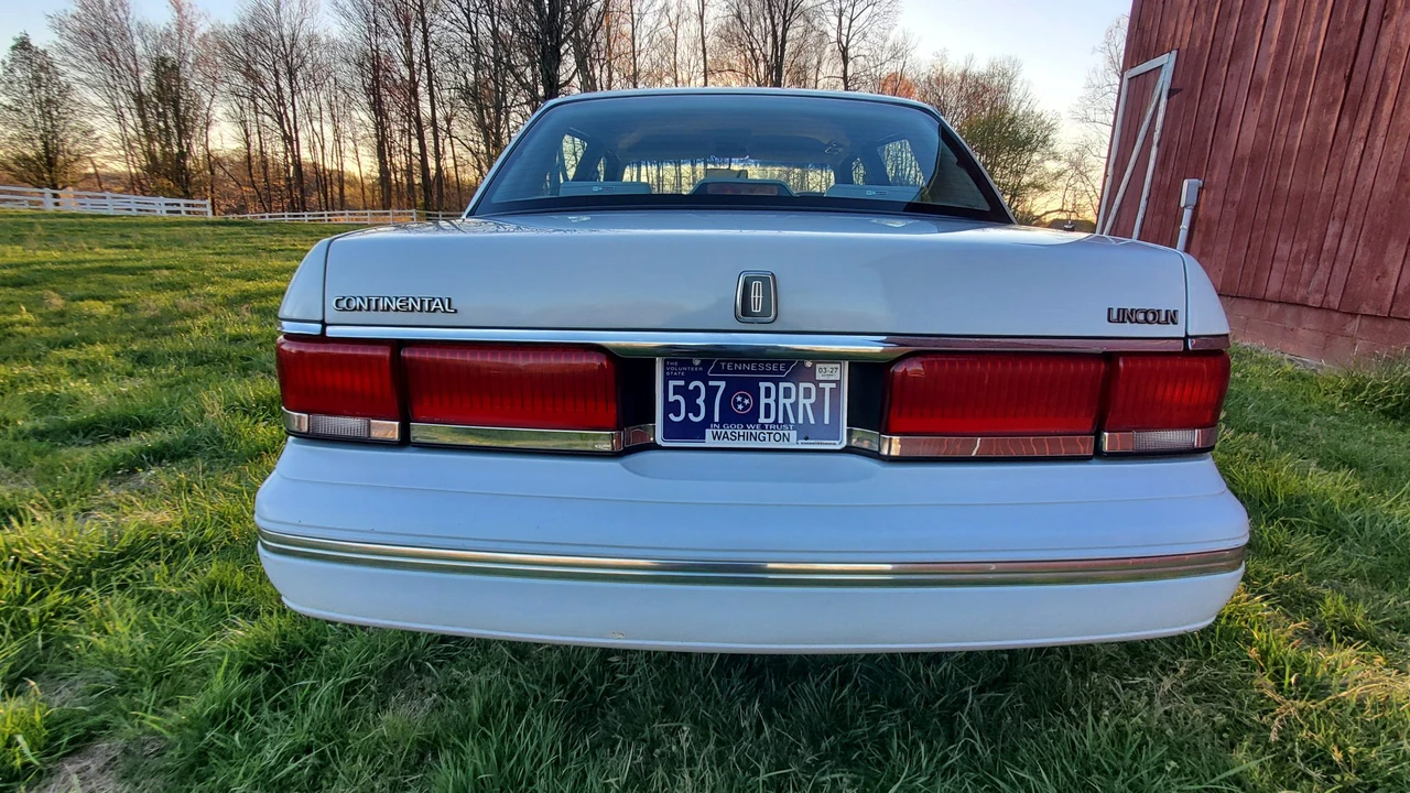 1992 Lincoln Continental 8th Gen - Image 14 of 31