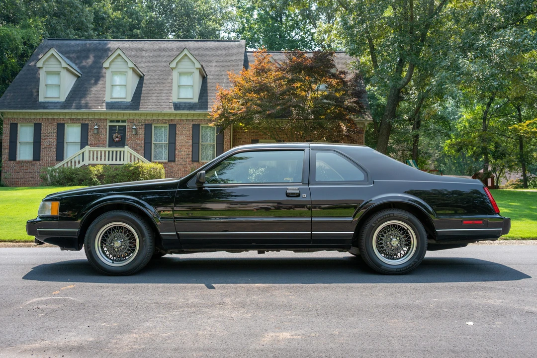 1992 Lincoln Continental Mark VII - Image 3 of 31