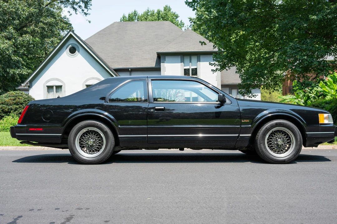 1992 Lincoln Continental Mark VII - Image 10 of 31