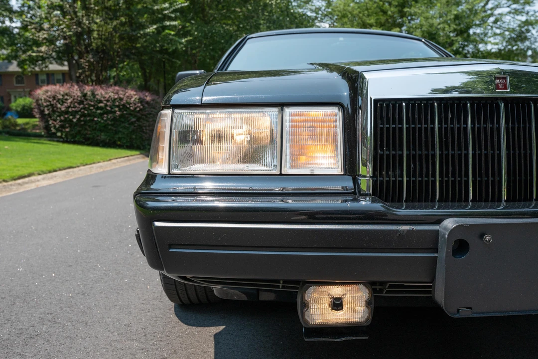 1992 Lincoln Continental Mark VII - Image 13 of 31