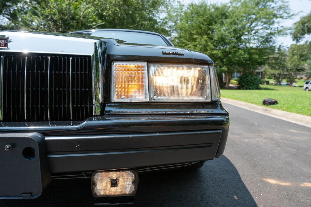 1992 Lincoln Continental Mark VII - Image 15 of 31