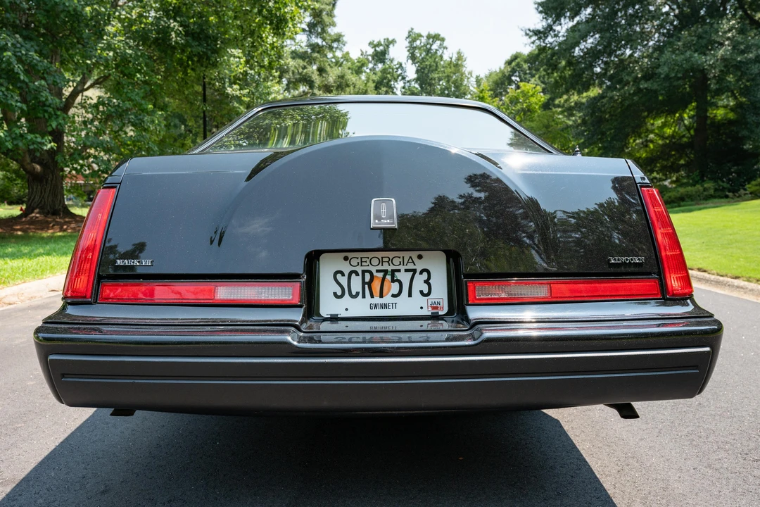1992 Lincoln Continental Mark VII - Image 8 of 31