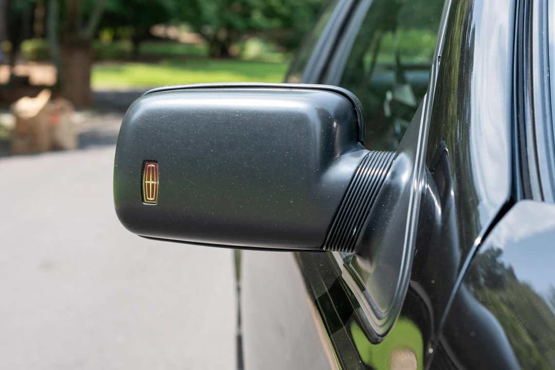 1992 Lincoln Continental Mark VII - Image 30 of 31