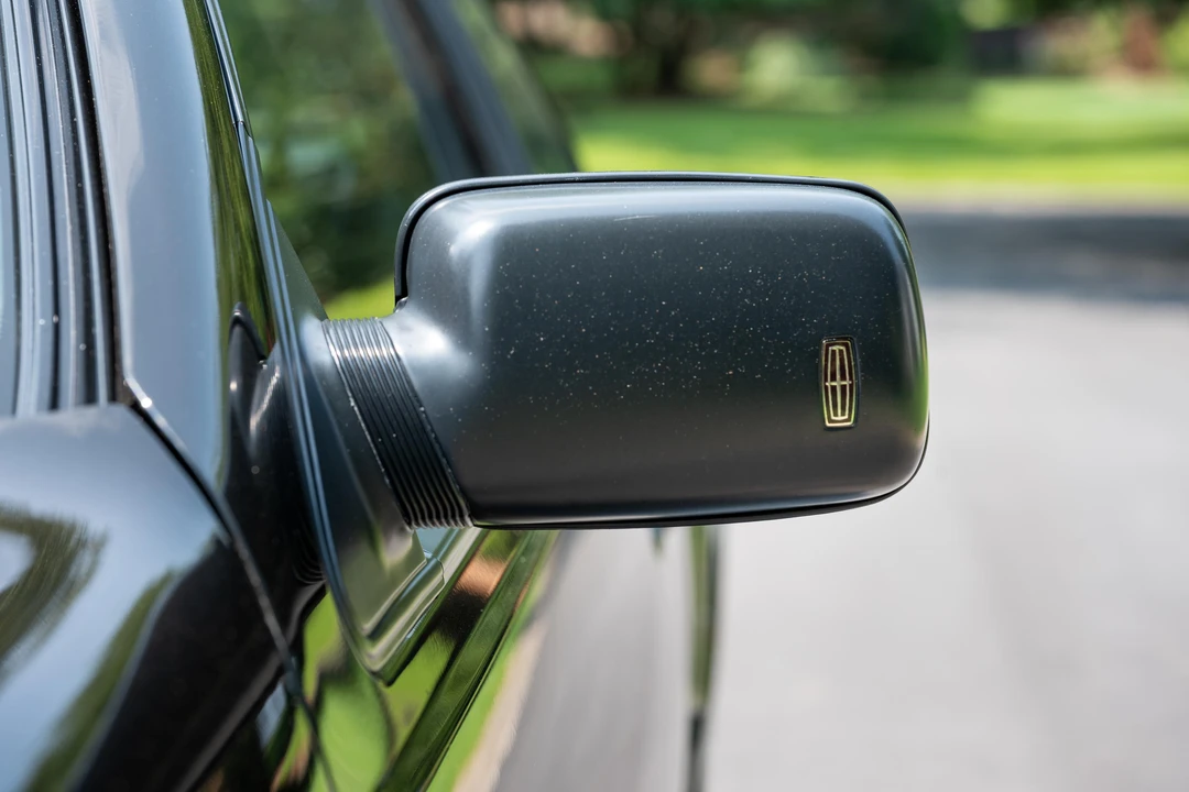 1992 Lincoln Continental Mark VII - Image 17 of 31